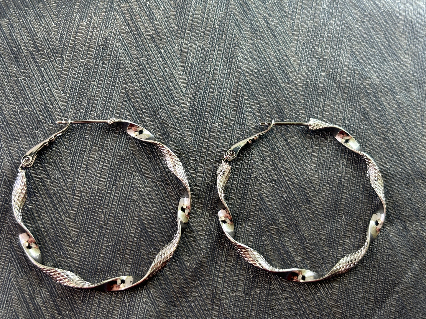 Twisted Wave Thin Circle Earrings